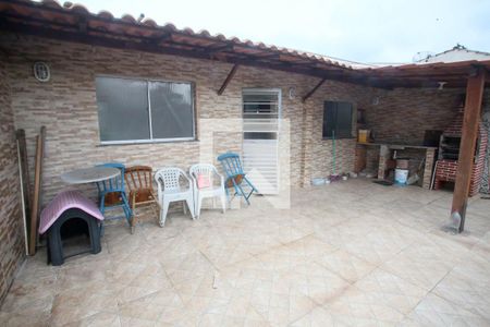 Casa à venda com 210m², 3 quartos e 2 vagas Casa à venda com 210m², 3 quartos e 2 vagasTerraço