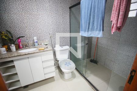 Casa à venda com 210m², 3 quartos e 2 vagas Casa à venda com 210m², 3 quartos e 2 vagasBanheiro da Suíte
