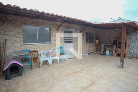 Casa à venda com 210m², 3 quartos e 2 vagas Casa à venda com 210m², 3 quartos e 2 vagasTerraço