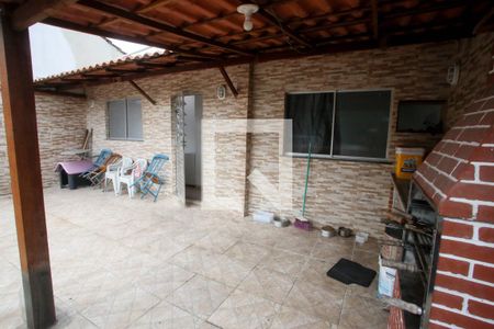 Casa à venda com 210m², 3 quartos e 2 vagas Casa à venda com 210m², 3 quartos e 2 vagasTerraço