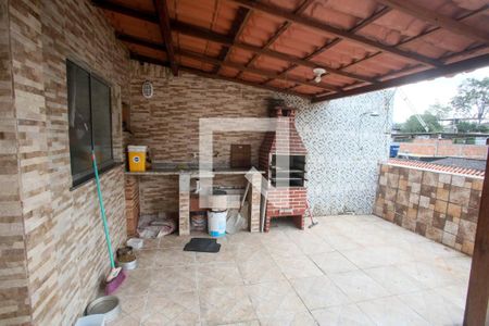 Casa à venda com 210m², 3 quartos e 2 vagas Casa à venda com 210m², 3 quartos e 2 vagasTerraço