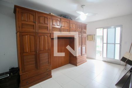 Casa à venda com 210m², 3 quartos e 2 vagas Casa à venda com 210m², 3 quartos e 2 vagasQuarto Suíte