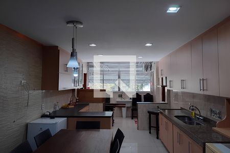 Apartamento à venda com 205m², 4 quartos e 3 vagas Apartamento à venda com 205m², 4 quartos e 3 vagasCozinha