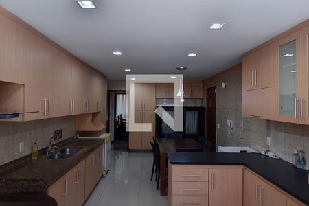 Apartamento à venda com 205m², 4 quartos e 3 vagas Apartamento à venda com 205m², 4 quartos e 3 vagasCozinha