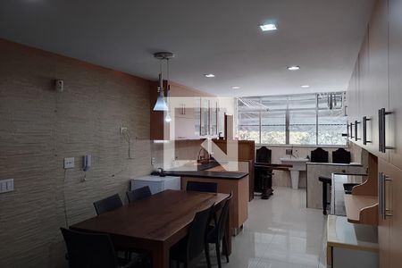 Apartamento à venda com 205m², 4 quartos e 3 vagas Apartamento à venda com 205m², 4 quartos e 3 vagasCozinha