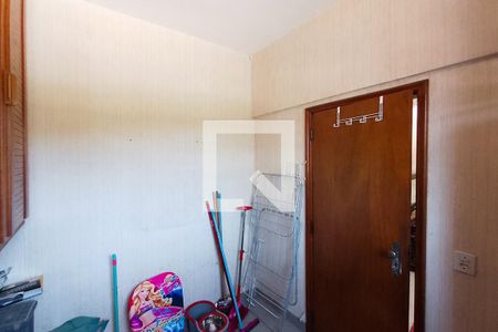 Apartamento à venda com 205m², 4 quartos e 3 vagas Apartamento à venda com 205m², 4 quartos e 3 vagasQuarto de Serviço