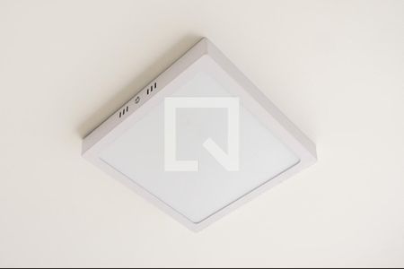 Apartamento à venda com 40m², 2 quartos e sem vaga Apartamento à venda com 40m², 2 quartos e sem vagaDetalhe Luminária