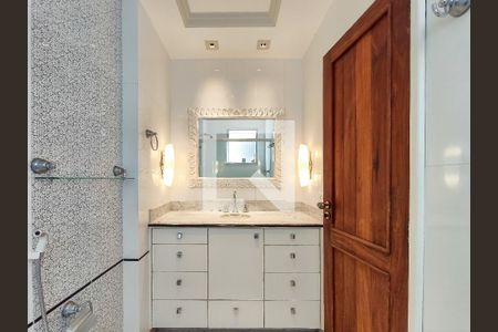 Apartamento à venda com 321m², 4 quartos e 2 vagasBanheiro da Suíte