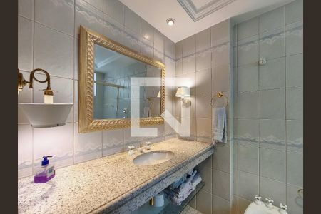 Apartamento à venda com 321m², 4 quartos e 2 vagasBanheiro Corredor