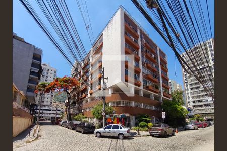 Apartamento à venda com 321m², 4 quartos e 2 vagasFachada e portaria