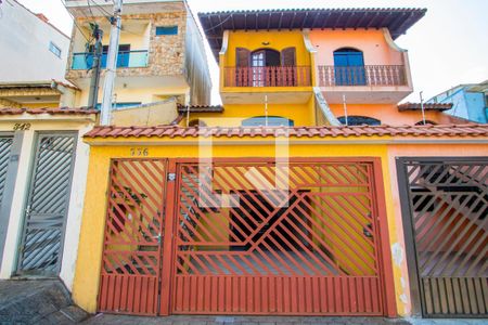 Casa à venda com 225m², 3 quartos e 4 vagas Casa à venda com 225m², 3 quartos e 4 vagasFachada