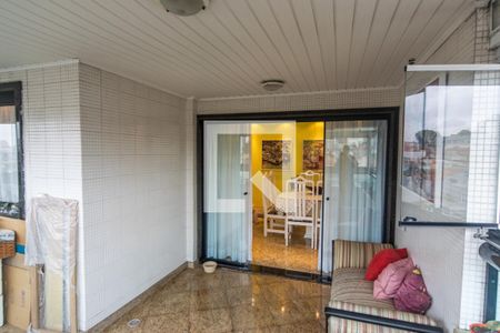 Apartamento à venda com 115m², 3 quartos e 3 vagas Apartamento à venda com 115m², 3 quartos e 3 vagasVaranda