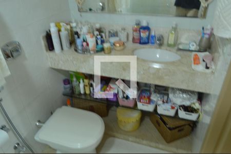 Casa de condomínio à venda com 400m², 4 quartos e 3 vagasBanheiro da Suíte 