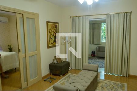 Casa de condomínio à venda com 400m², 4 quartos e 3 vagasCloset da suíte