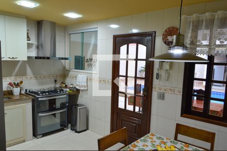 Casa de condomínio à venda com 400m², 4 quartos e 3 vagasCozinha