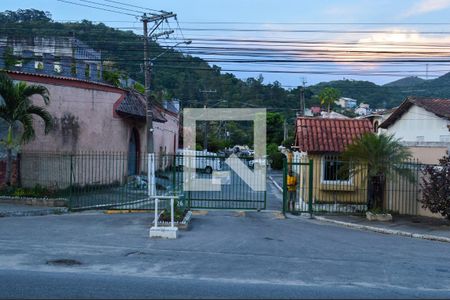 Casa de condomínio à venda com 400m², 4 quartos e 3 vagasFachada