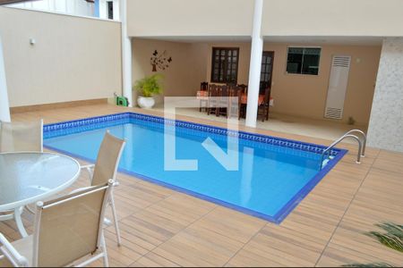 Casa de condomínio à venda com 400m², 4 quartos e 3 vagasPiscina