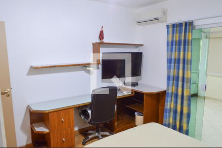 Casa de condomínio à venda com 400m², 4 quartos e 3 vagasQuarto 2