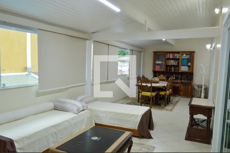 Casa de condomínio à venda com 400m², 4 quartos e 3 vagasVaranda Fechada 