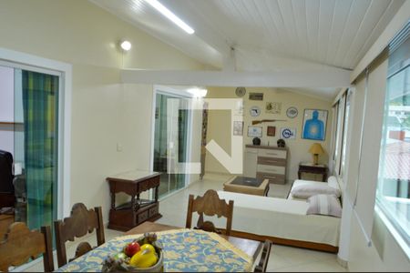 Casa de condomínio à venda com 400m², 4 quartos e 3 vagasVaranda Fechada 