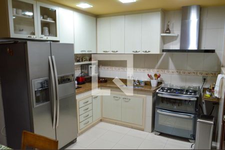 Casa de condomínio à venda com 400m², 4 quartos e 3 vagasCozinha 