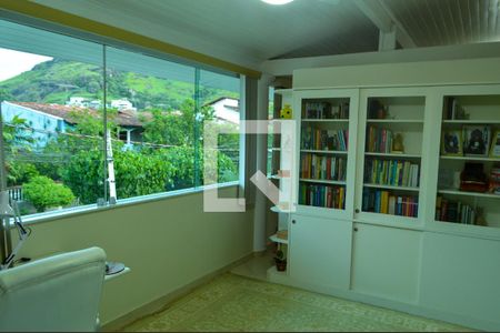 Casa de condomínio à venda com 400m², 4 quartos e 3 vagasEscritório