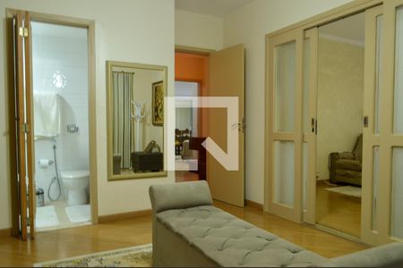 Casa de condomínio à venda com 400m², 4 quartos e 3 vagasCloset da suíte