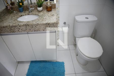 Banheiro social de apartamento para alugar com 2 quartos, 100m² em Ocian, Praia Grande