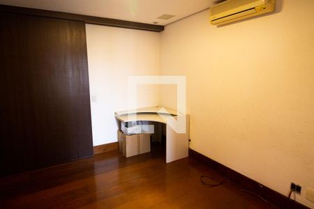 Apartamento para alugar com 260m², 3 quartos e 4 vagas Apartamento para alugar com 260m², 3 quartos e 4 vagasEscritório