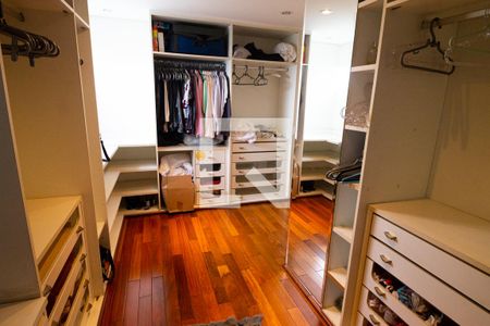Apartamento para alugar com 260m², 3 quartos e 4 vagas Apartamento para alugar com 260m², 3 quartos e 4 vagasCloset da suíte