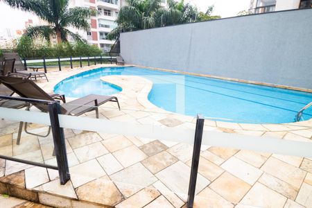 Apartamento para alugar com 260m², 3 quartos e 4 vagas Apartamento para alugar com 260m², 3 quartos e 4 vagasÁrea comum - Piscina