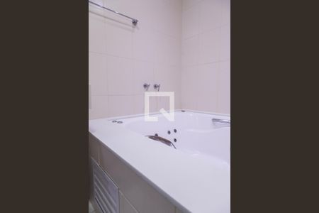 Casa de condomínio à venda com 330m², 4 quartos e 2 vagasBanheiro da suíte 3