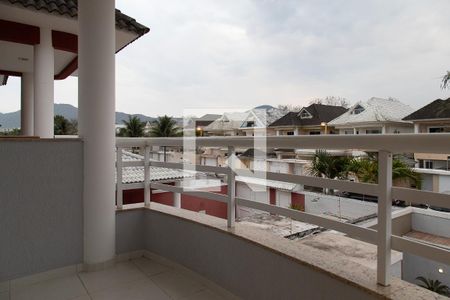 Casa de condomínio à venda com 330m², 4 quartos e 2 vagasVaranda da suíte 3