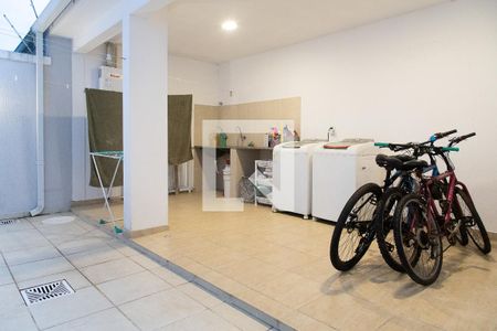 Casa de condomínio à venda com 330m², 4 quartos e 2 vagasLavanderia