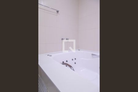 Casa de condomínio à venda com 330m², 4 quartos e 2 vagasBanheiro da suíte 3