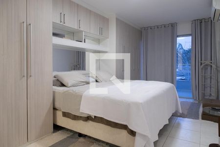 Casa de condomínio à venda com 330m², 4 quartos e 2 vagasSuíte 3