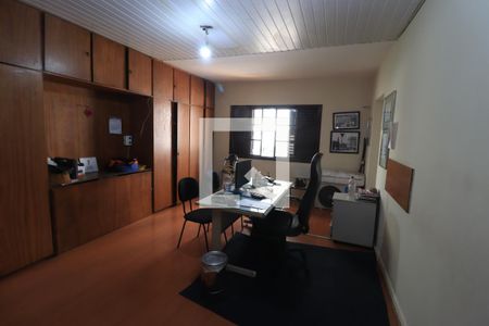 Casa à venda com 240m², 3 quartos e 4 vagasQuarto Suíte