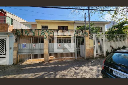 Casa à venda com 240m², 3 quartos e 4 vagas Casa à venda com 240m², 3 quartos e 4 vagasFachada