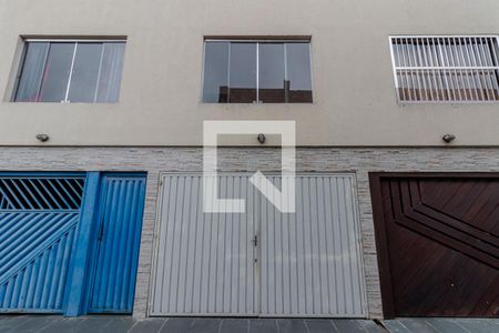 Casa de condomínio para alugar com 95m², 2 quartos e 2 vagas Casa de condomínio para alugar com 95m², 2 quartos e 2 vagasFachada