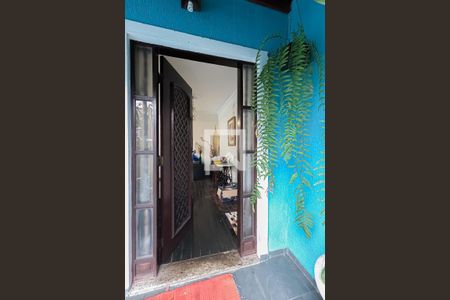 Casa à venda com 190m², 3 quartos e 3 vagas Casa à venda com 190m², 3 quartos e 3 vagasEntrada