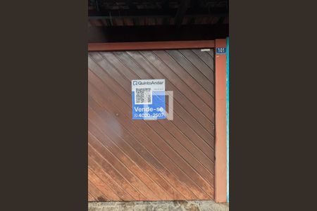 Casa à venda com 190m², 3 quartos e 3 vagas Casa à venda com 190m², 3 quartos e 3 vagasPlaca