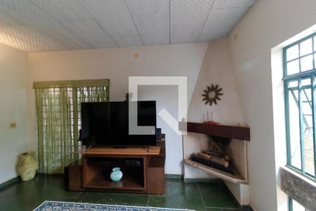 Casa à venda com 432m², 4 quartos e 4 vagas Casa à venda com 432m², 4 quartos e 4 vagasSala de TV