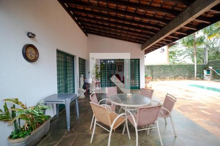 Casa à venda com 432m², 4 quartos e 4 vagas Casa à venda com 432m², 4 quartos e 4 vagasvaranda