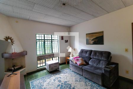 Casa à venda com 432m², 4 quartos e 4 vagas Casa à venda com 432m², 4 quartos e 4 vagasSala de TV