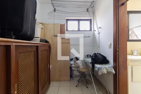 Apartamento à venda com 198m², 3 quartos e 4 vagas Apartamento à venda com 198m², 3 quartos e 4 vagasQuarto de Serviço