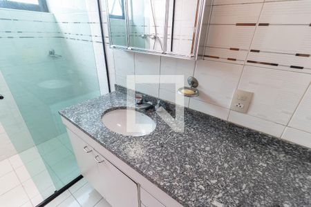 Apartamento à venda com 198m², 3 quartos e 4 vagas Apartamento à venda com 198m², 3 quartos e 4 vagasBanheiro da Suíte 2