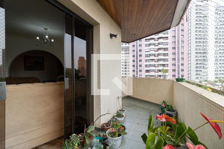 Apartamento à venda com 198m², 3 quartos e 4 vagas Apartamento à venda com 198m², 3 quartos e 4 vagasVaranda da Sala
