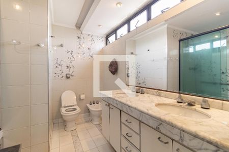 Apartamento à venda com 198m², 3 quartos e 4 vagas Apartamento à venda com 198m², 3 quartos e 4 vagasBanheiro da Suíte 1