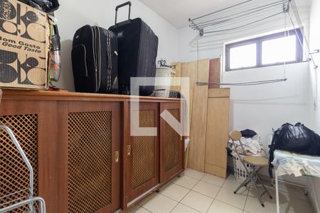 Apartamento à venda com 198m², 3 quartos e 4 vagas Apartamento à venda com 198m², 3 quartos e 4 vagasQuarto de Serviço