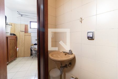 Apartamento à venda com 198m², 3 quartos e 4 vagas Apartamento à venda com 198m², 3 quartos e 4 vagasBanheiro de Serviço